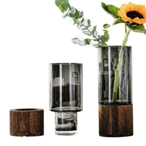 Vase aus Holz und Glas